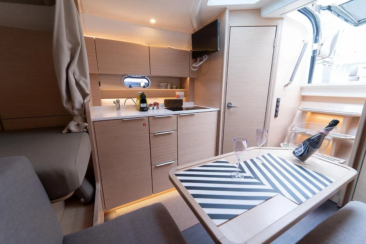 Le 4 Stagioni Dante'S Suites H Napoli Centro, By Clapa Group Guest house Naples